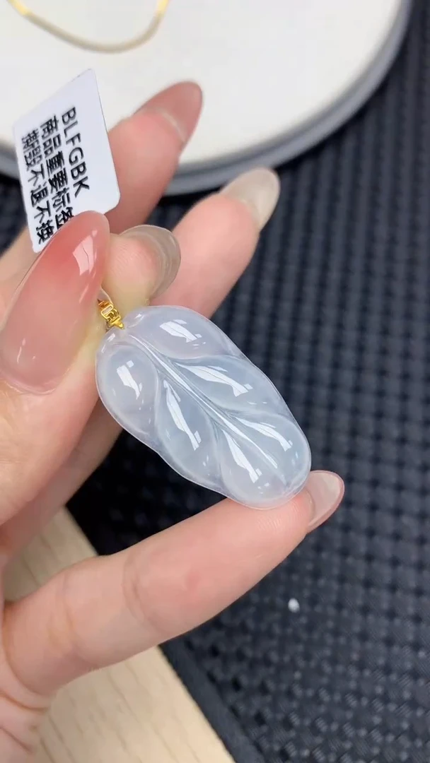 翡翠18K金镶嵌颈饰天然翡翠a货