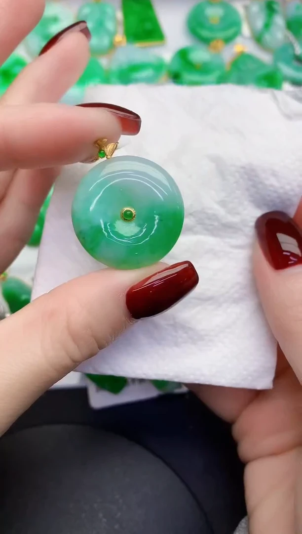 颈饰18K金镶嵌翡翠缅甸天然翡翠A货