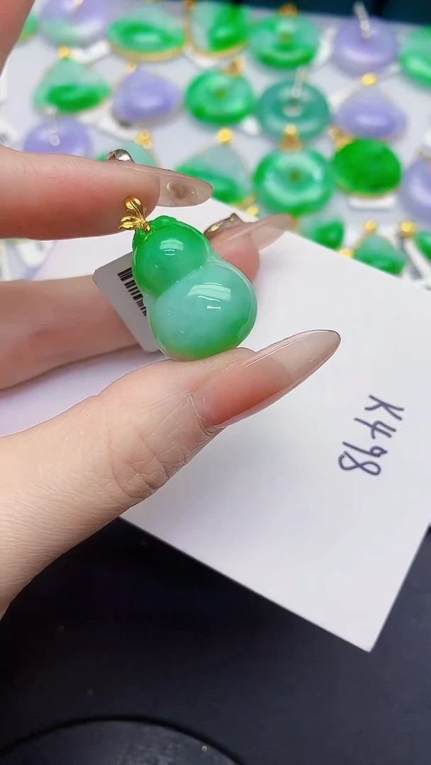 颈饰18K金镶嵌翡翠缅甸天然翡翠A货