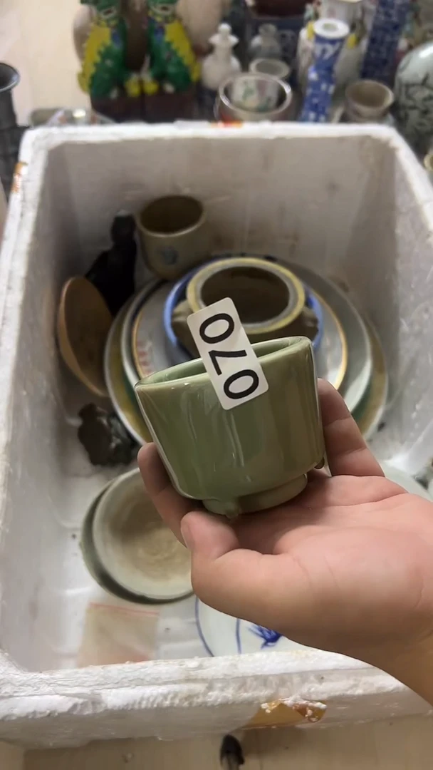 1凌****?有瑕疵的瓷器一单~~