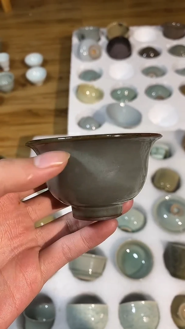 【山隐青瓷】龙窑柴烧杯子 压手杯 粉青铁胎窑变  40CC 微瑕