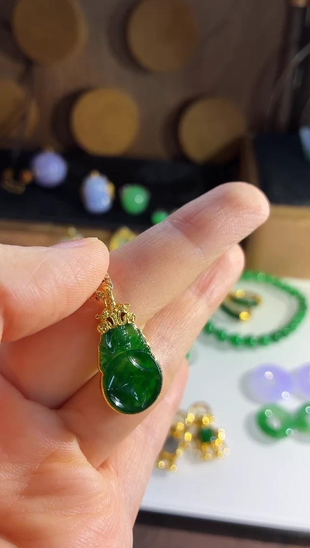 吊坠(不含链)18K金镶嵌翡翠吊坠
