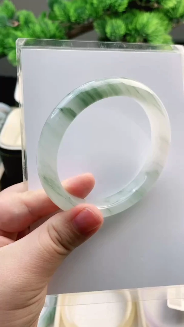 【闪购商品】石英质玉手镯未镶嵌61