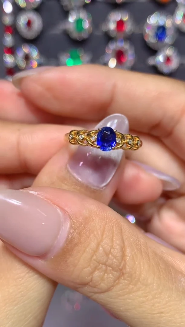 蓝宝石戒指18K金镶嵌0.5ct