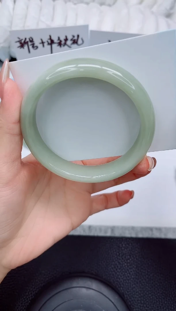 未镶嵌手镯石英质玉172-63.3