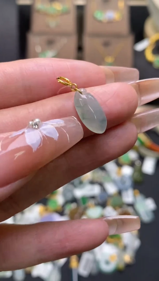 【闪购商品】翡翠颈饰18K金镶嵌净货18446