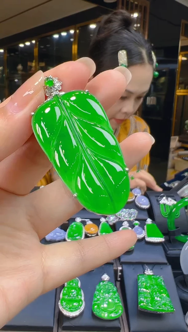 吊坠(赠链)18K金镶嵌翡翠107