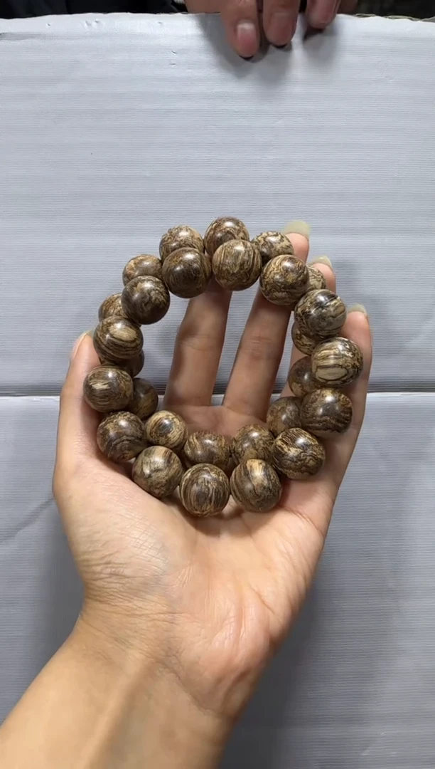 【闪购商品】沉香手串芽庄28老料1.6单圈多样性发货发其一
