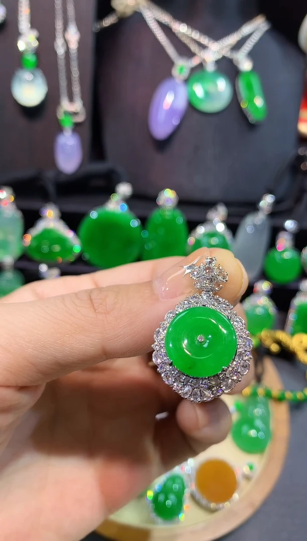 翡翠18K金镶嵌吊坠(不含链)吊坠