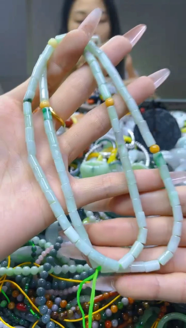 翡翠未镶嵌颈饰4MM/R/翡翠A货一图一物