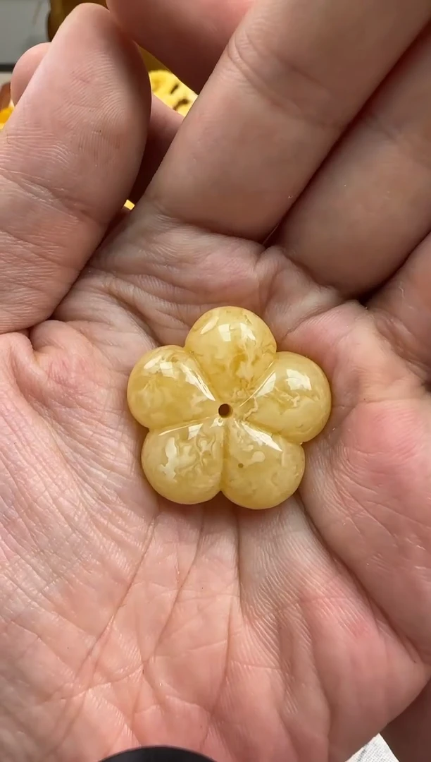 蜜蜡未镶嵌珠宝奇石特价花花，5点3克