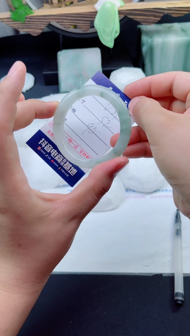 石英质玉手镯未镶嵌31