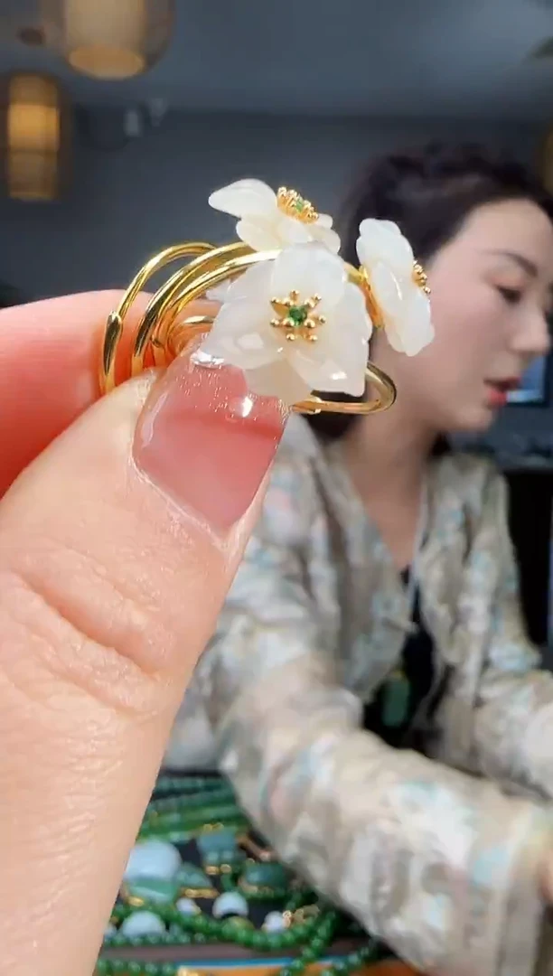 银S925镶嵌戒指和田玉发一个