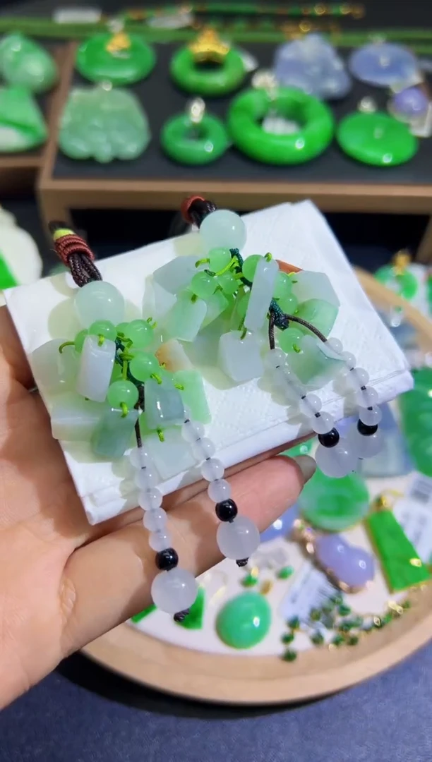 【闪购商品】翡翠挂件未镶嵌Q缅料A货翡翠/多样性发货/一件