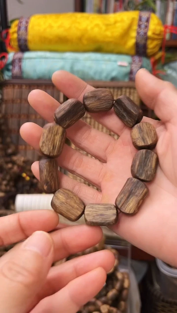 沉香手串棋楠红骨凹身单圈