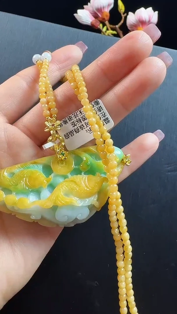 颈饰未镶嵌翡翠鱼戏莲花