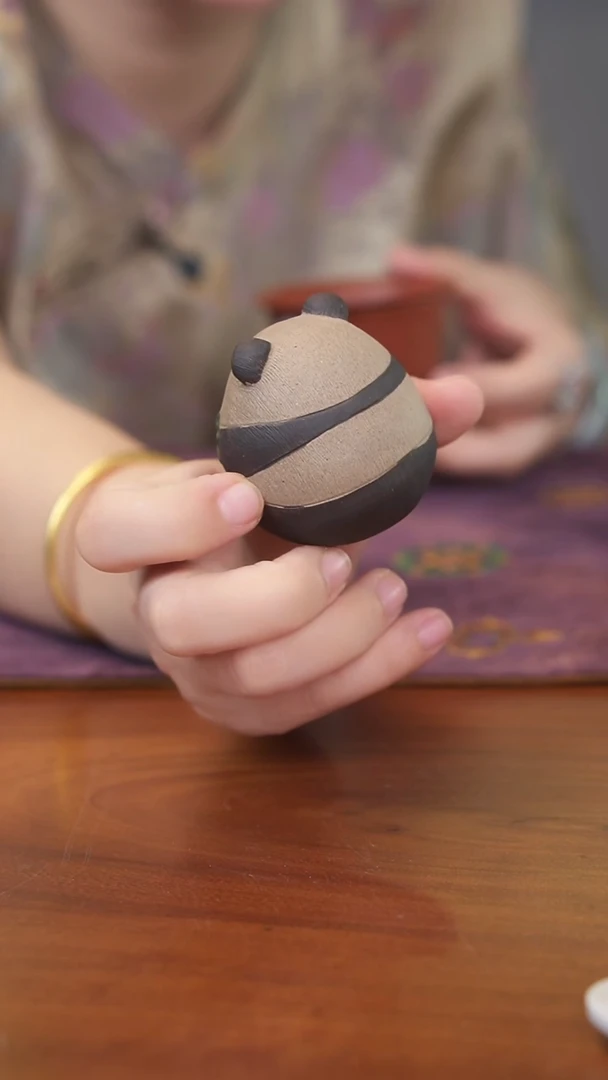 茶壶紫砂熊猫摆件