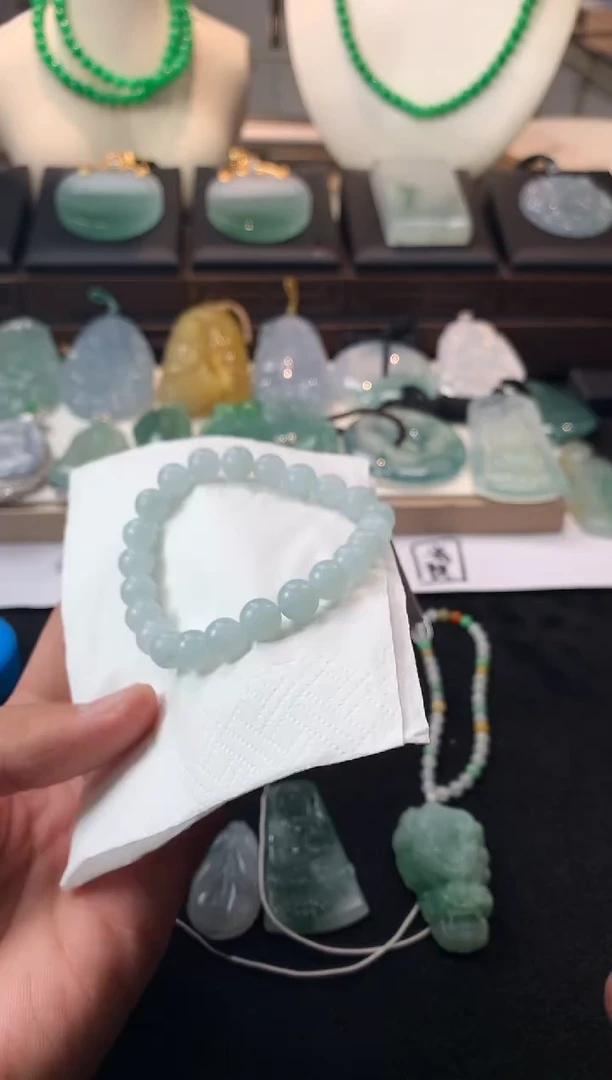 未镶嵌定制翡翠月****女  S毛货不退不换