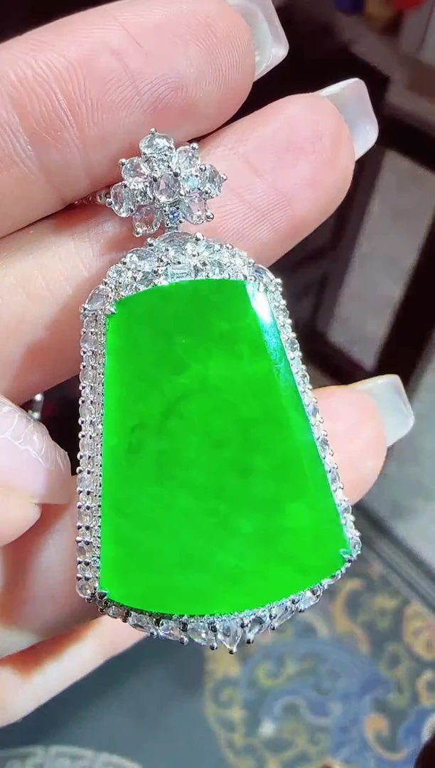 【闪购商品】翡翠颈饰18K金镶嵌无事牌59800分单10000