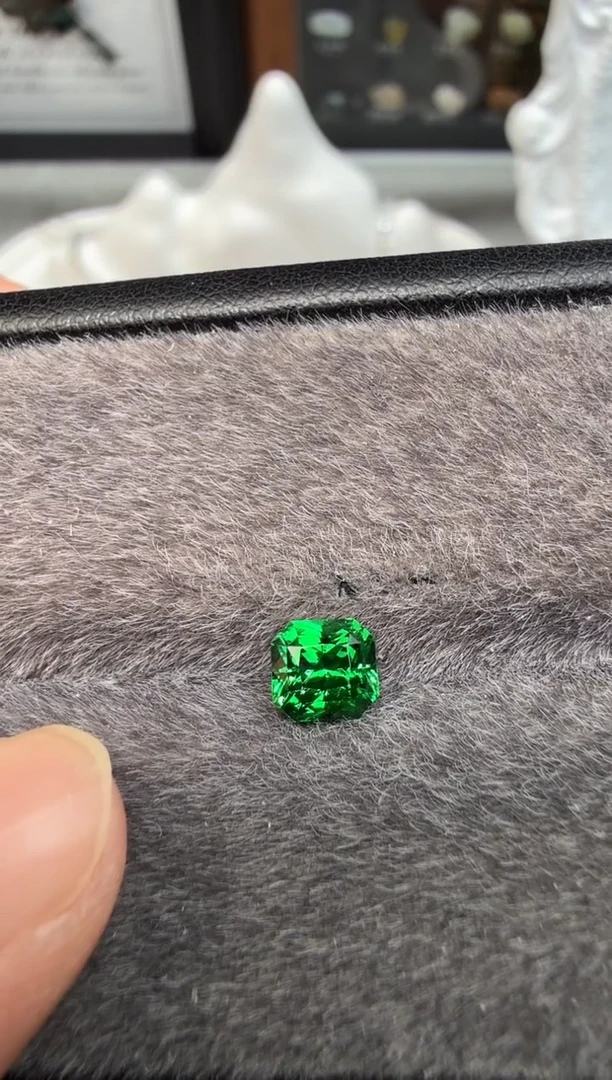 未镶嵌裸石石榴石（沙弗莱）1CT-A295-1P