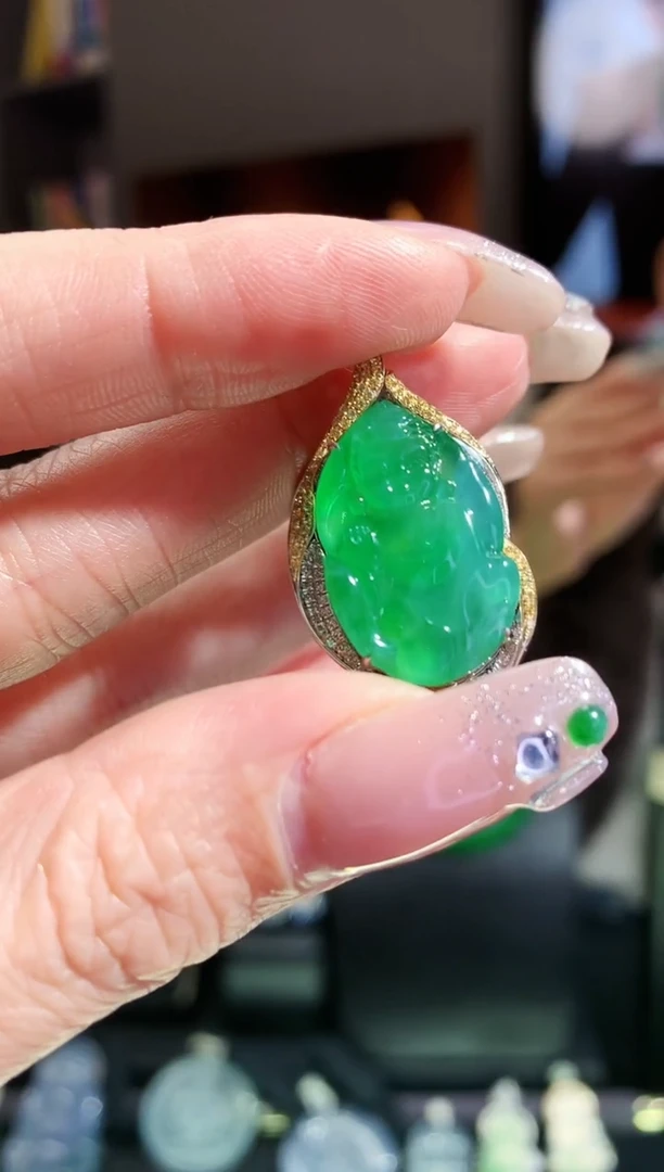 【闪购商品】翡翠吊坠(不含链)18K金镶嵌吊坠