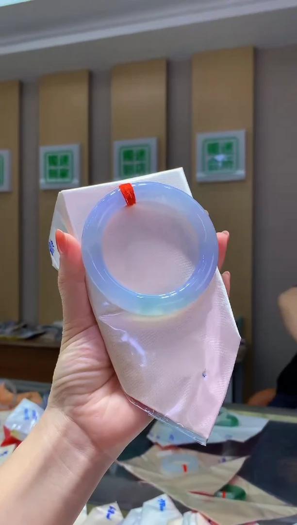 翡翠手镯未镶嵌-Q184圈口56.7*11*11