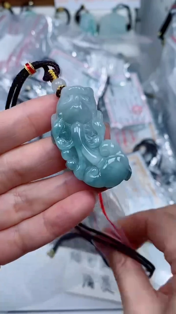 颈饰未镶嵌翡翠吊坠