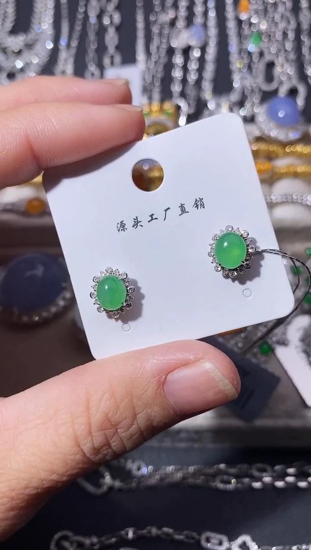 18K金镶嵌翡翠耳饰耳饰
