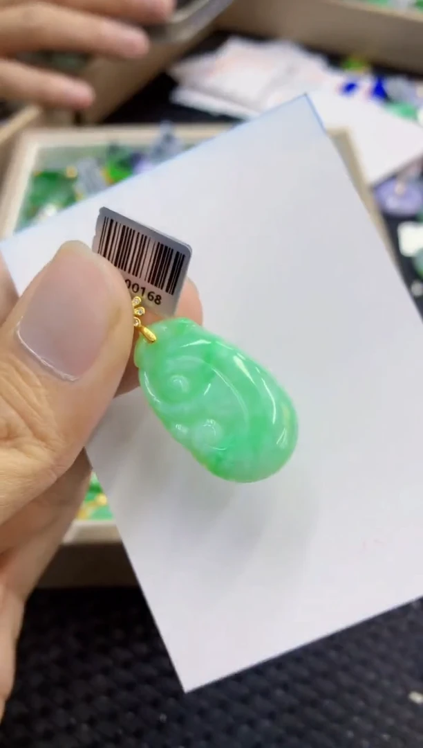 翡翠未镶嵌吊坠(不含链)1