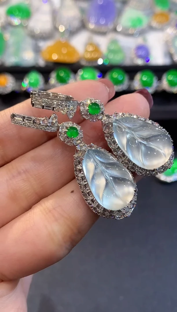 吊坠(不含链)18K金镶嵌翡翠J***y多样性发其一