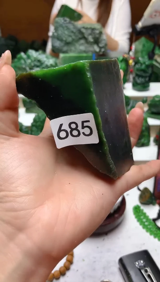 未镶嵌和田玉（碧玉）珠宝半成品1