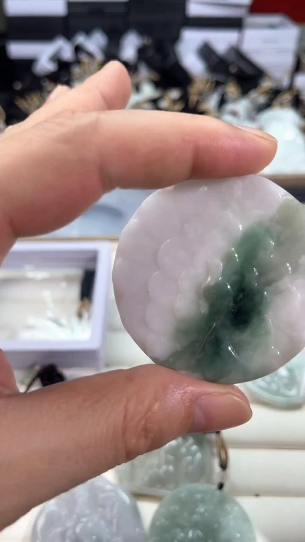 翡翠未镶嵌颈饰7/27 117