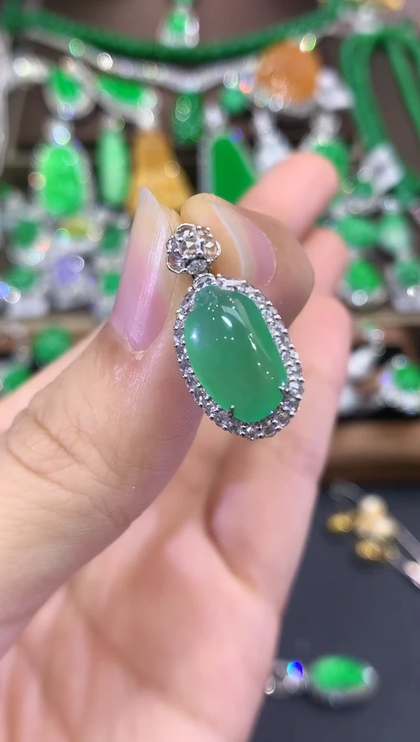 吊坠(不含链)18K金镶嵌翡翠C166