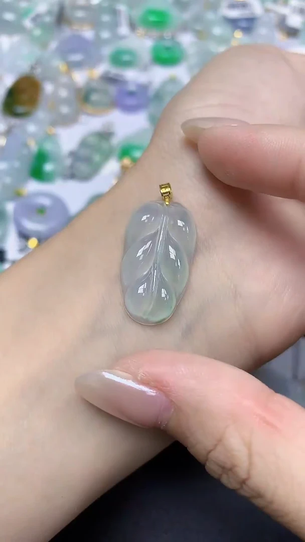 翡翠18K金镶嵌颈饰天然缅甸翡翠A货