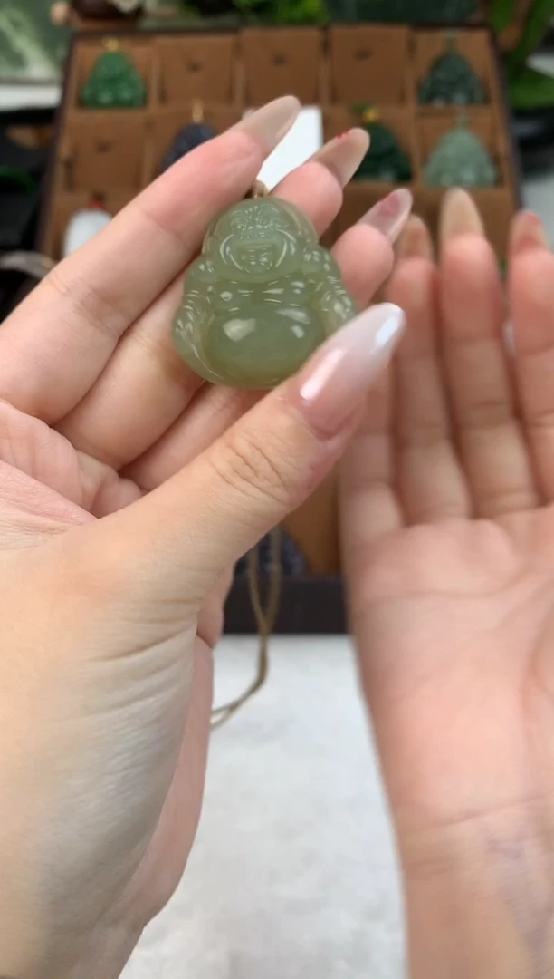 颈饰未镶嵌和田玉吊坠