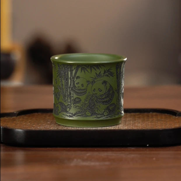 1086宜兴原矿紫砂茶具刻绘绿泥熊猫主人杯YMJ150ml左右