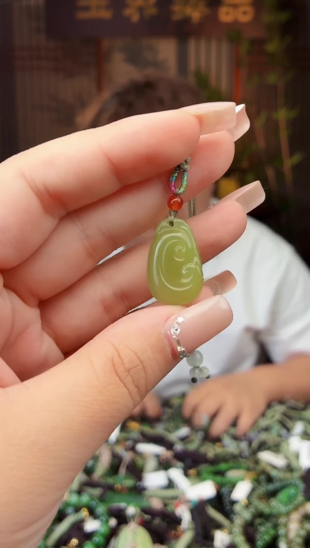 和田玉未镶嵌颈饰拍一发一