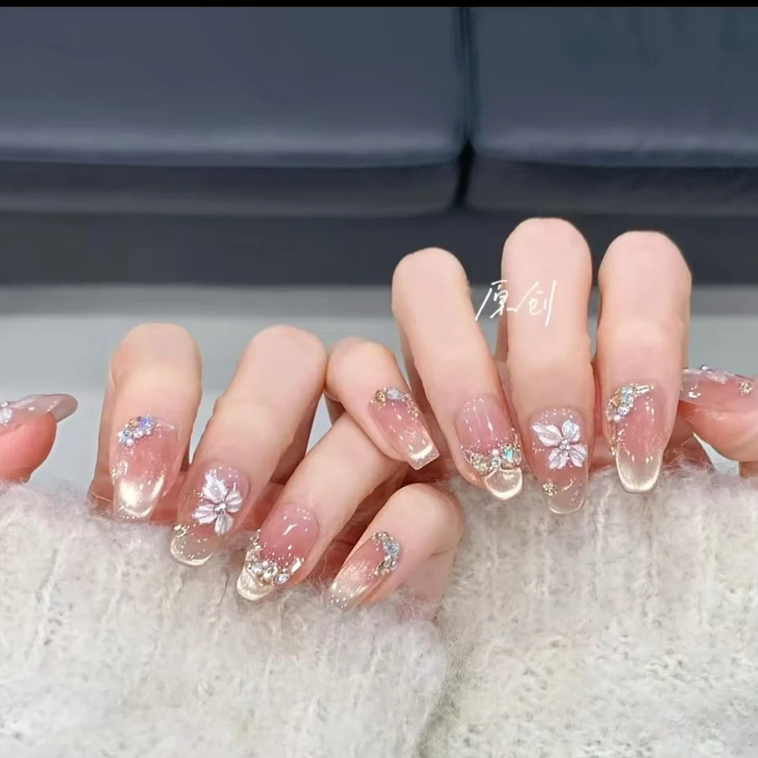 【花瓣月影】25年春款高品质纯手工穿戴甲闪钻轻奢气质显白W01