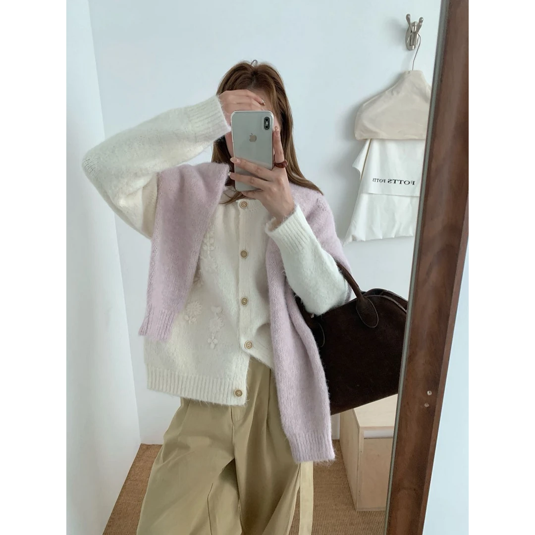 【奕潼•欧尼Seoul】一穿即爱&立体刺绣羊驼小花木扣针织开衫-804
