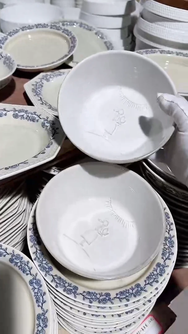 陶瓷2个小女孩面碗微瑕 凑满20元包邮