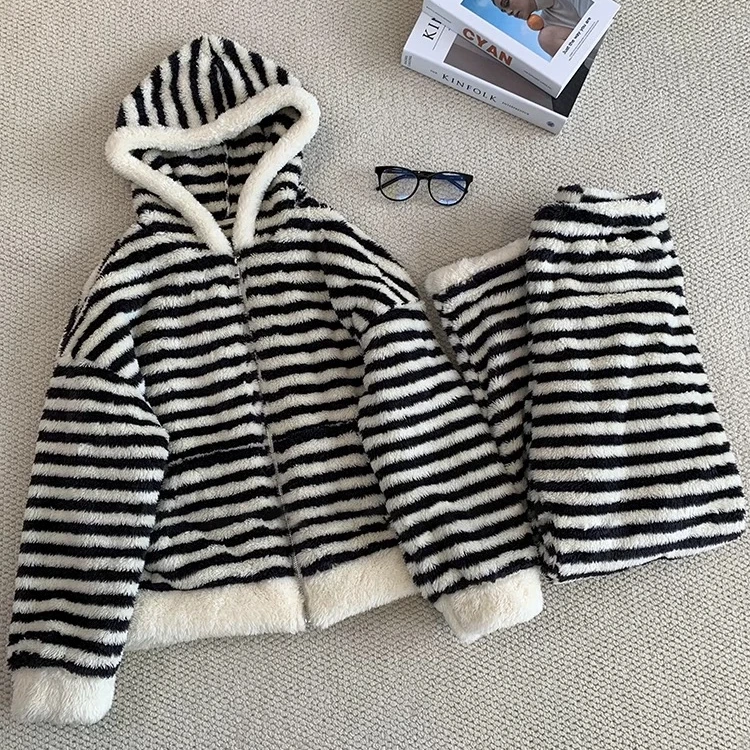 2025加厚睡衣家居服套装女条纹家居服宽松加厚连帽网红可外穿时尚