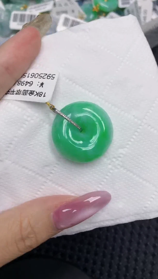 翡翠18K金镶嵌颈饰111111111111