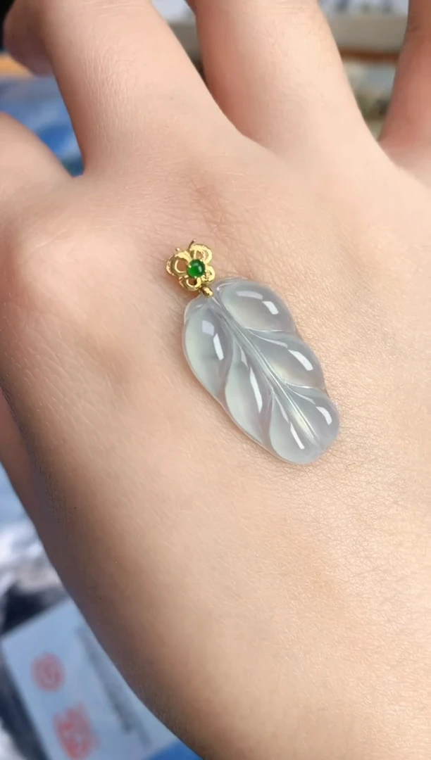 颈饰18K金镶嵌翡翠25112002