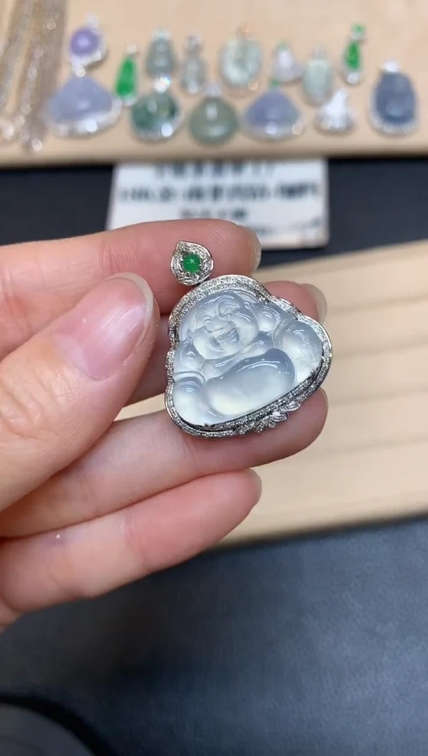 【闪购商品】翡翠颈饰18K金镶嵌佛公【无服务费