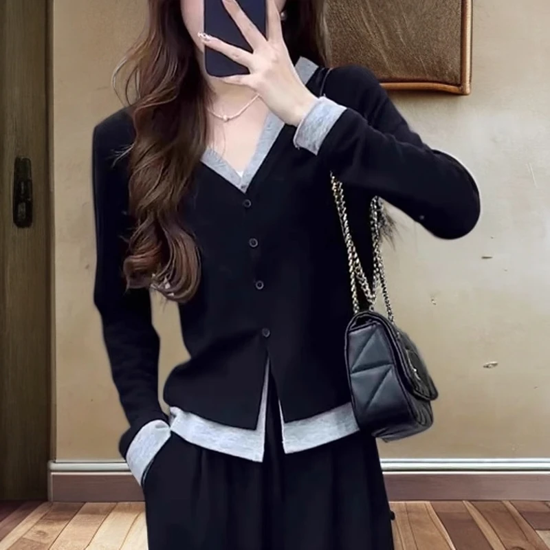 黑色假两件V领长袖T恤女春秋新款大码胖mm打底衫显瘦针织开衫上衣