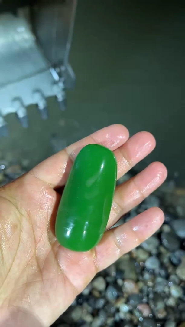 颈饰未镶嵌和田玉（糖玉）1