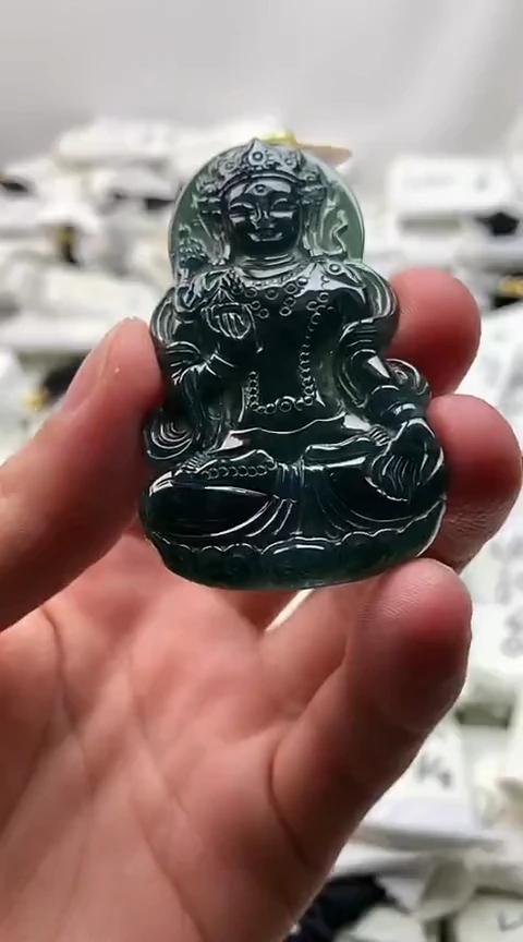 翡翠未镶嵌颈饰度母