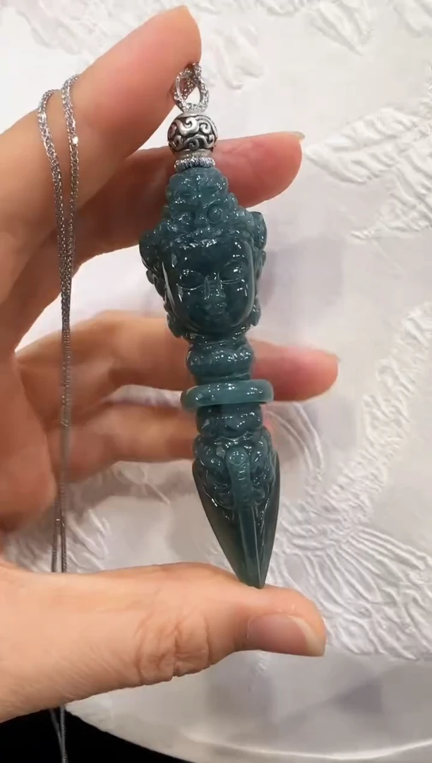 翡翠未镶嵌颈饰国风
