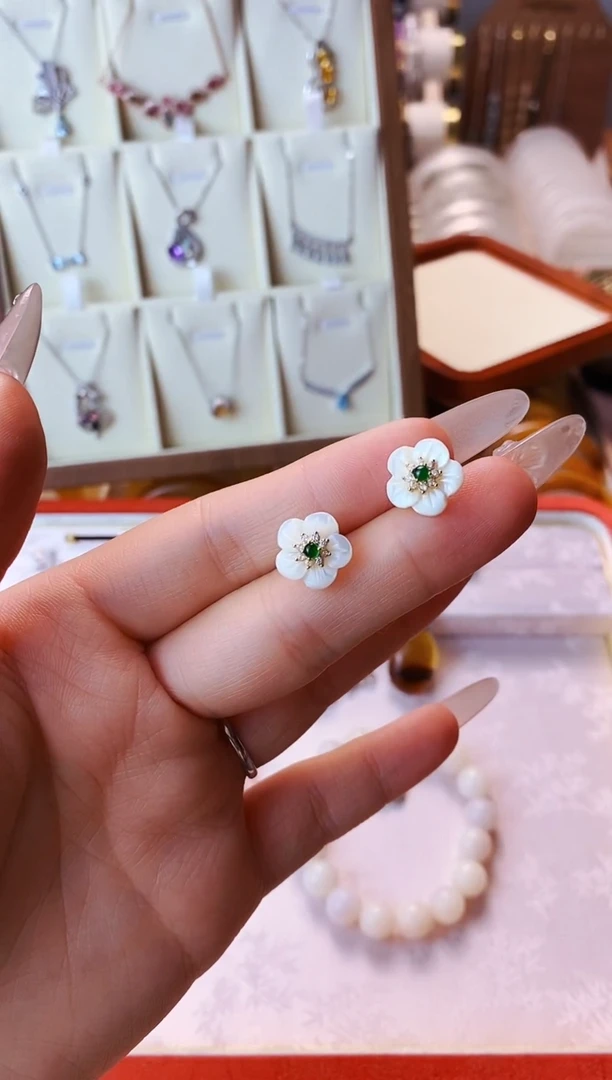 翡翠未镶嵌耳饰翡翠