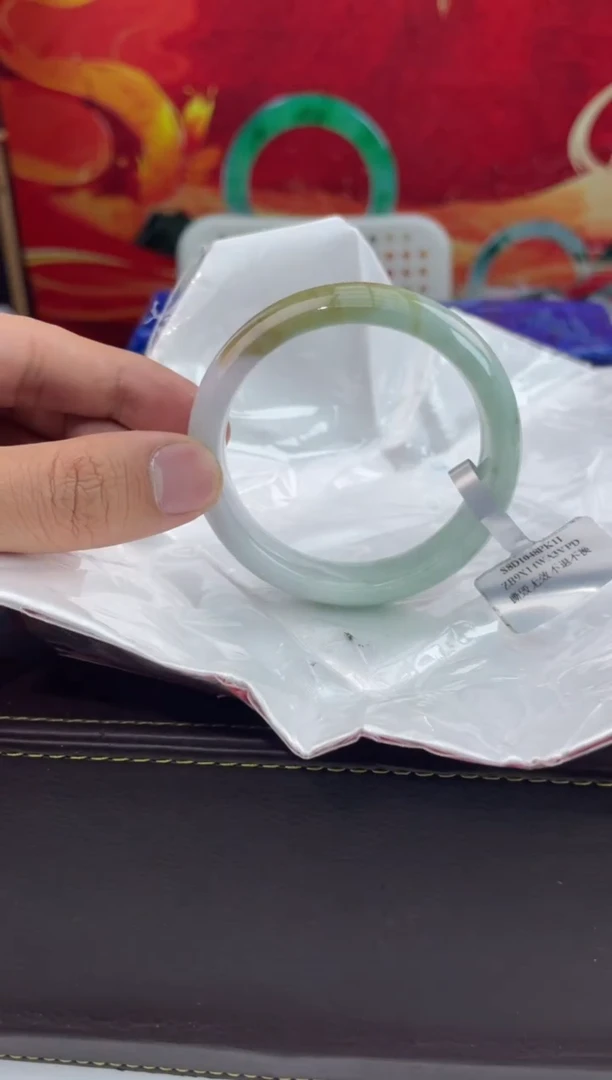 【闪购商品】翡翠手镯未镶嵌13翡翠手镯（微瑕）